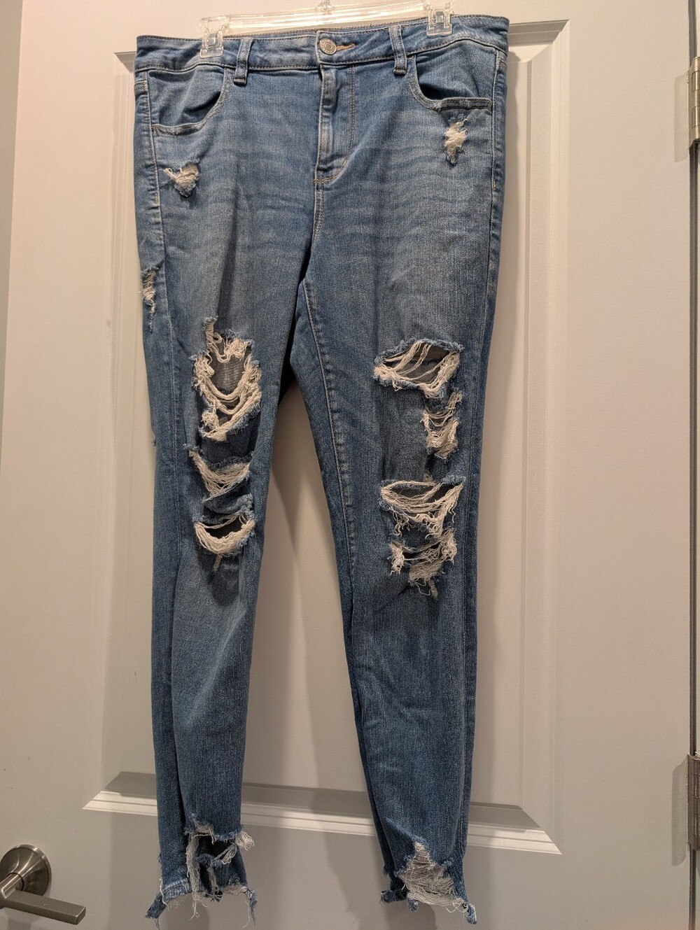 American Eagle Outfitters Light Blue Distressed Skinny Jeans